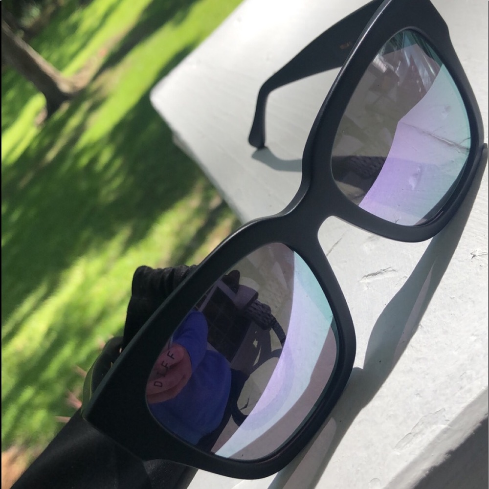Diff eyewear purple lens black frame